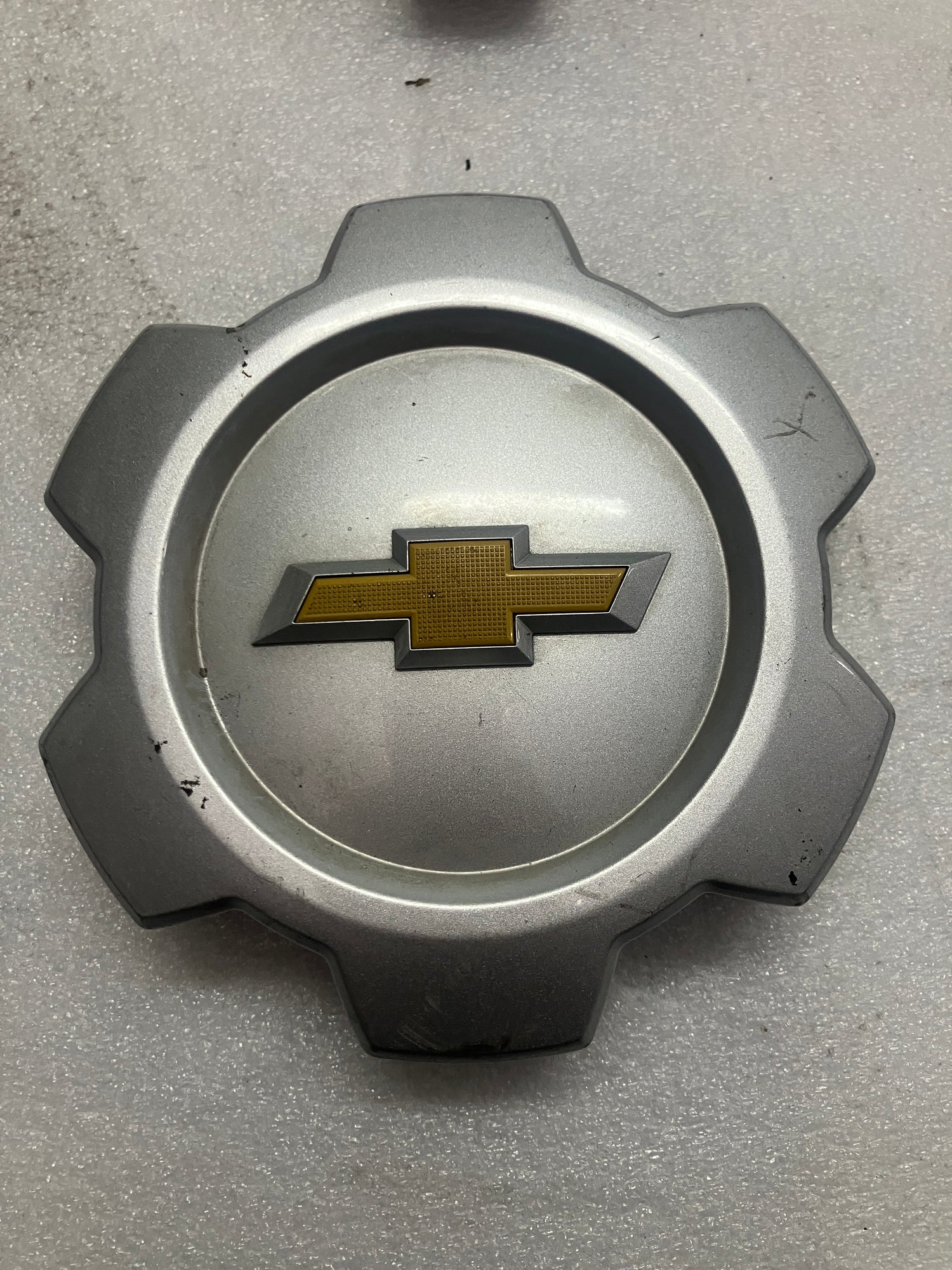 SoCal Wheels - 2015-2020 Chevy Colorado OEM Silver Center Cap 16 Inch Steel Wheel Single
