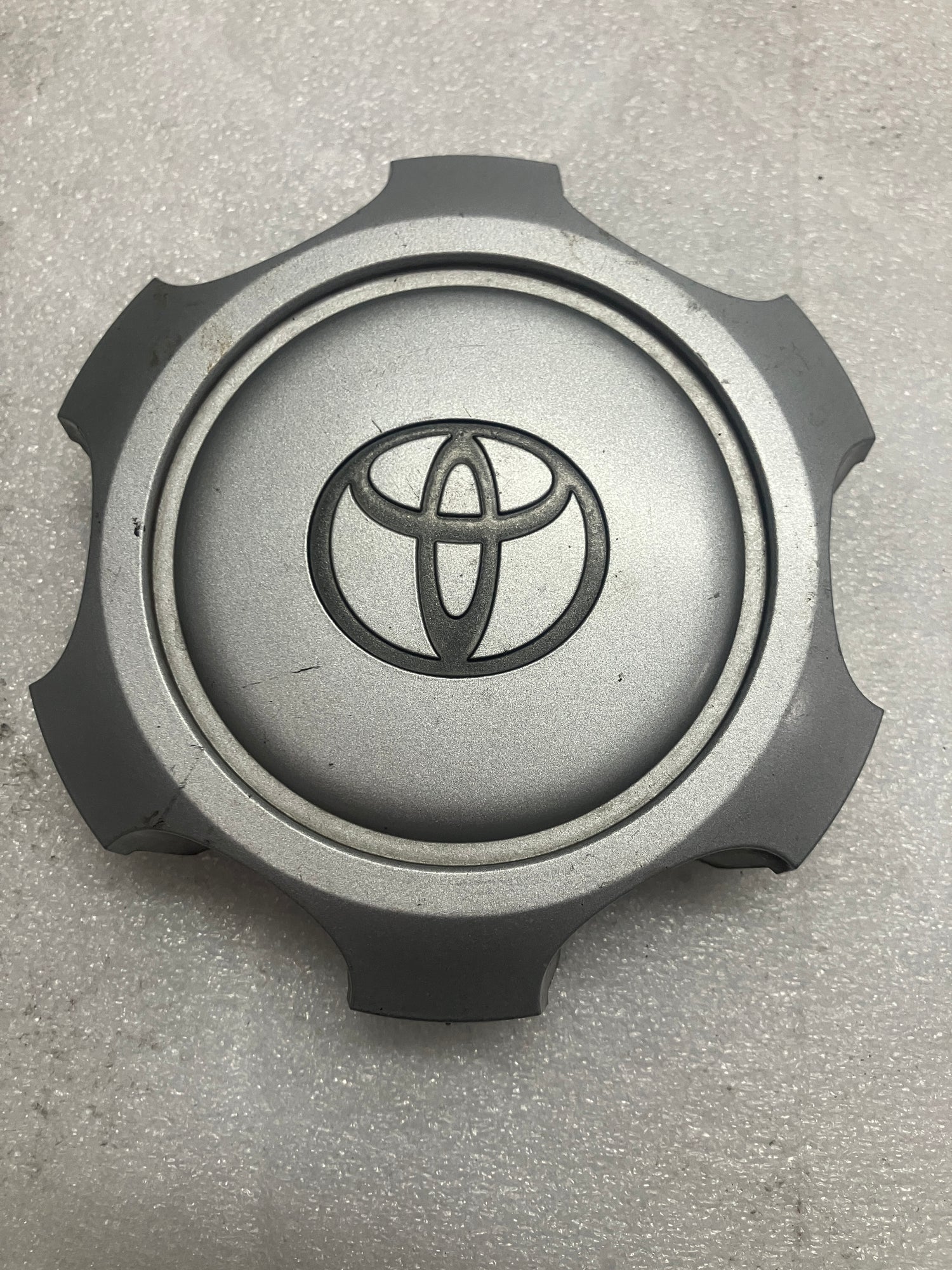 SoCal Wheels - 2000-2002 Toyota Tacoma 4Runner OEM Silver Center Cap Single
