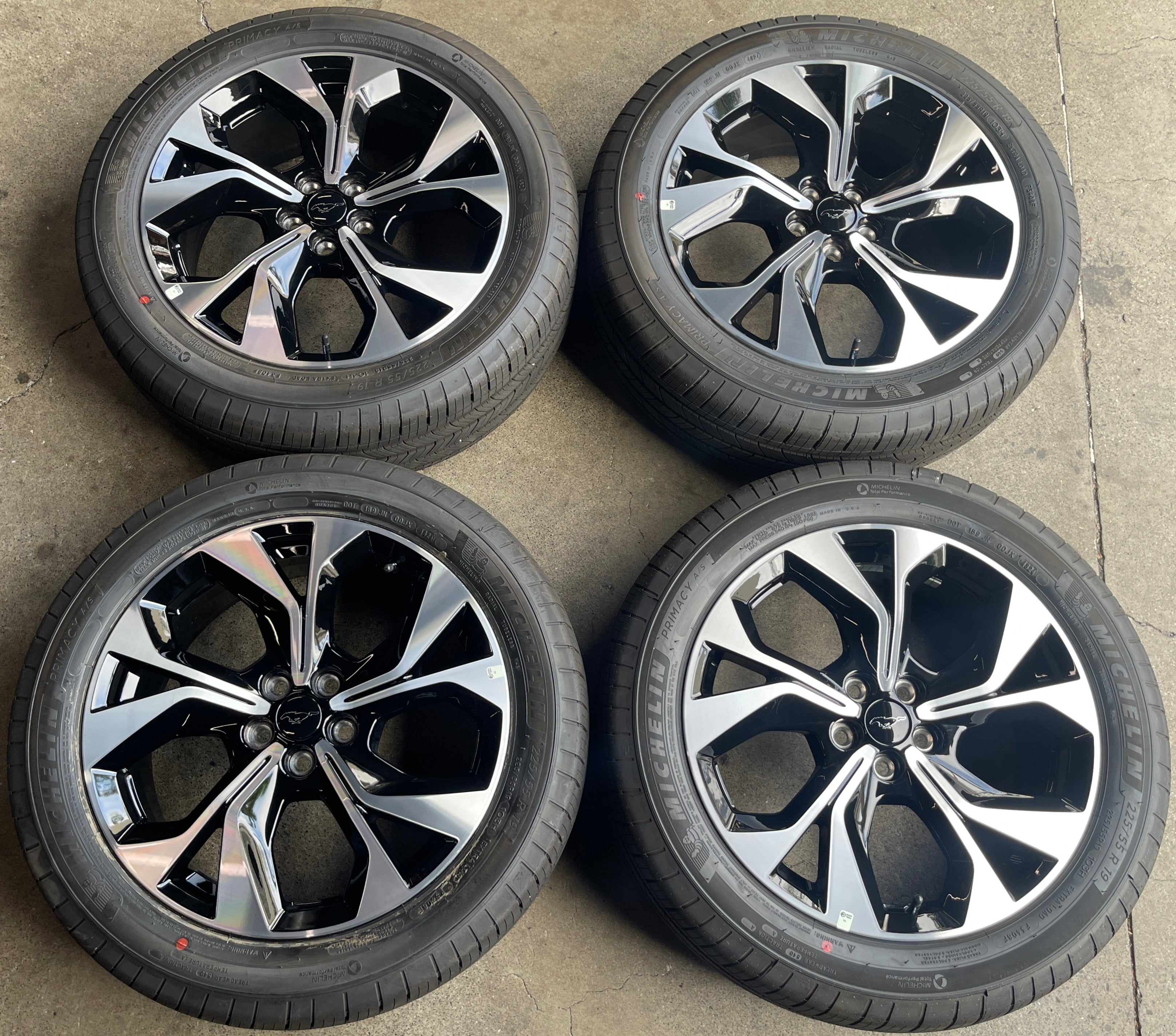 19x7 Rims 2025 Ford Mustang Mach-E OEM Wheel & Tire 19x7 +47.5 Machined Face ...