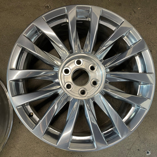 (1) 2025 Cadillac Escalade Platinum Factory 22 Wheel OEM Rim 84460119 Polished