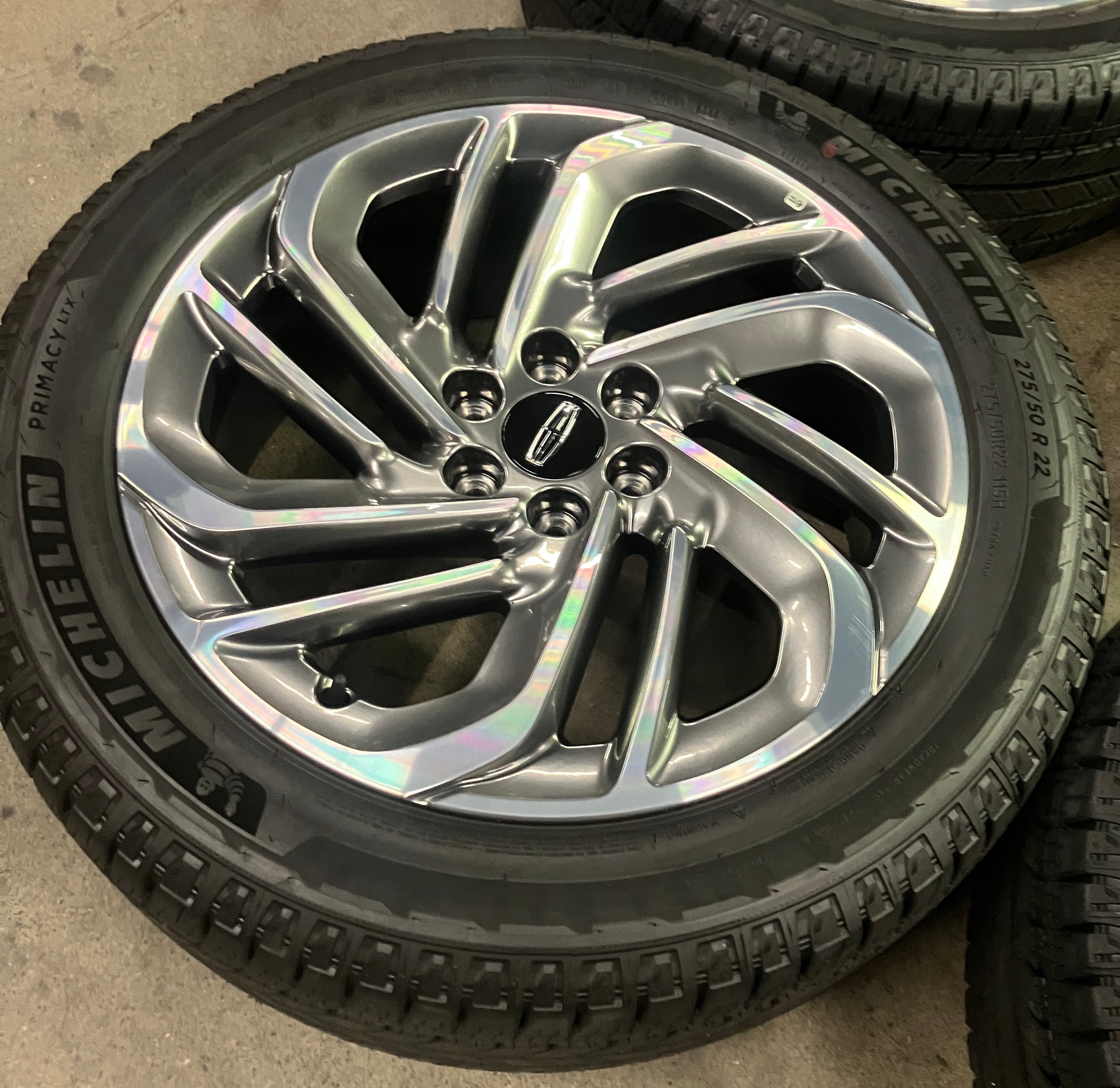 2025 Lincoln Navigator OEM Wheel & Tire 22x9 +41 Machined Face