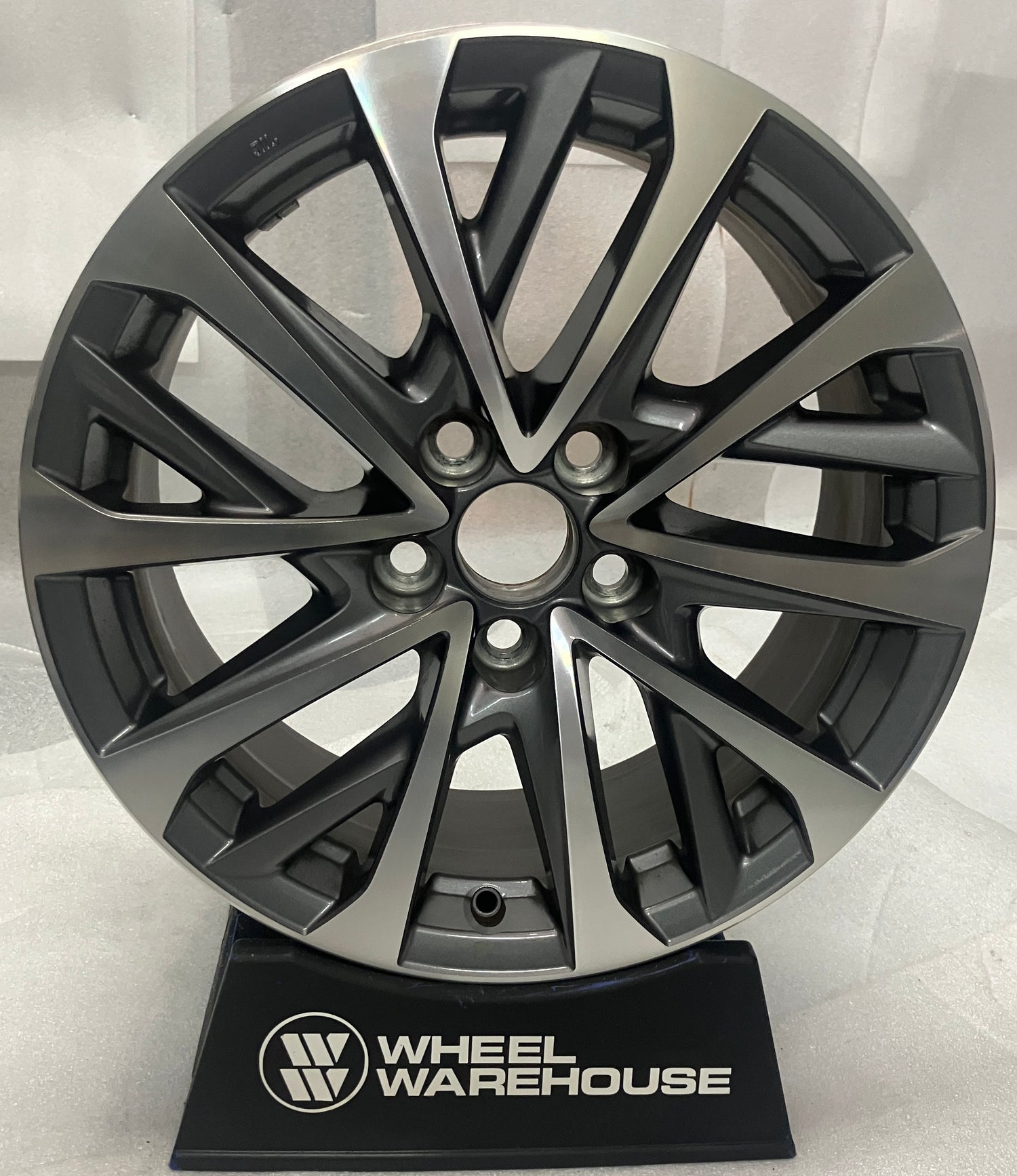 2022-2025 Lexus ES250 ES350 ES300H OEM 17" Machined Gray Wheel Rim Used
