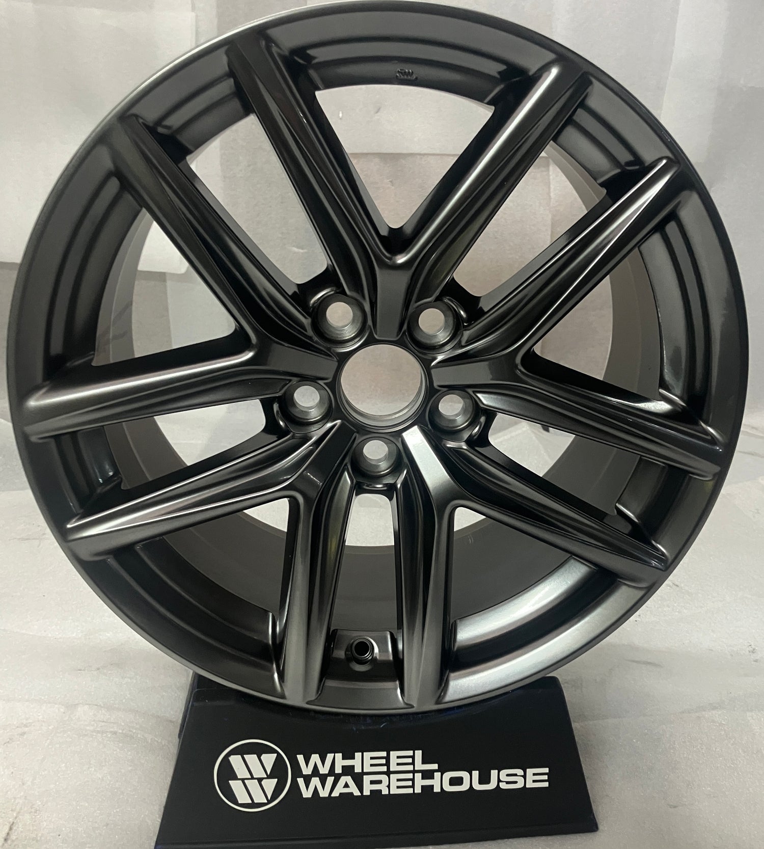 2014-2017 Lexus IS350 IS250 OEM 18" Dark Hyper Silver Rear Wheel Rim Take-Off
