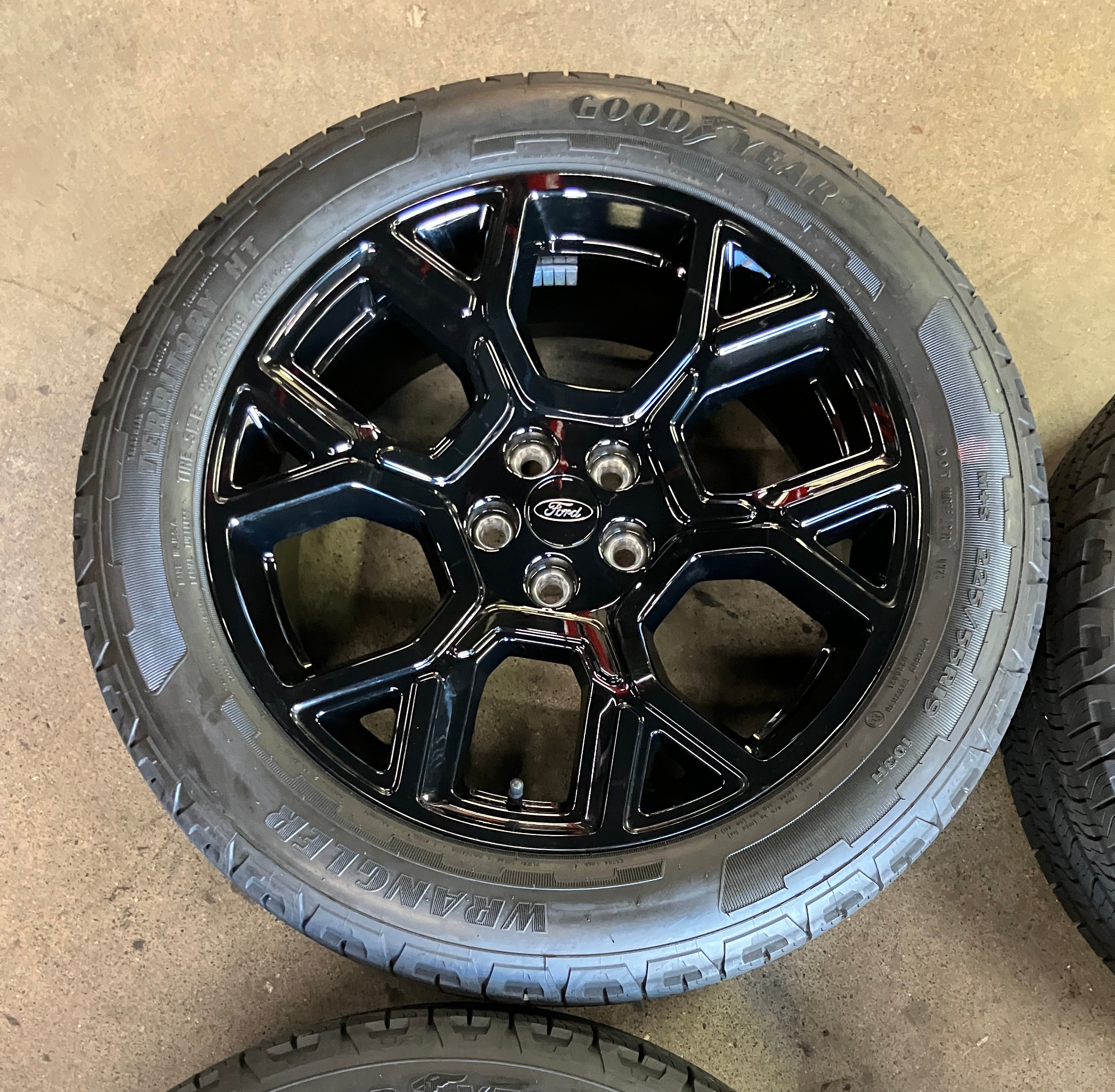 2025 Ford Maverick OEM Wheel & Tire 19x7.5 5x108 +37.5 Gloss Black
