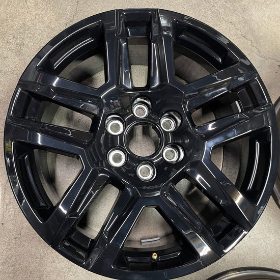1) 2025 Chevy Silverado LTZ Factory 20 Wheel OEM 5913 Rim Tahoe Black 23377017