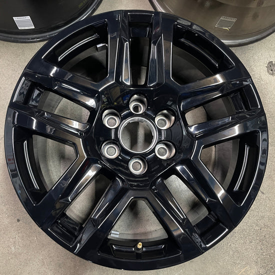 One 2025 Chevy Silverado LTZ Factory 20 Wheel OEM 5913 Rim Tahoe Black 23377017