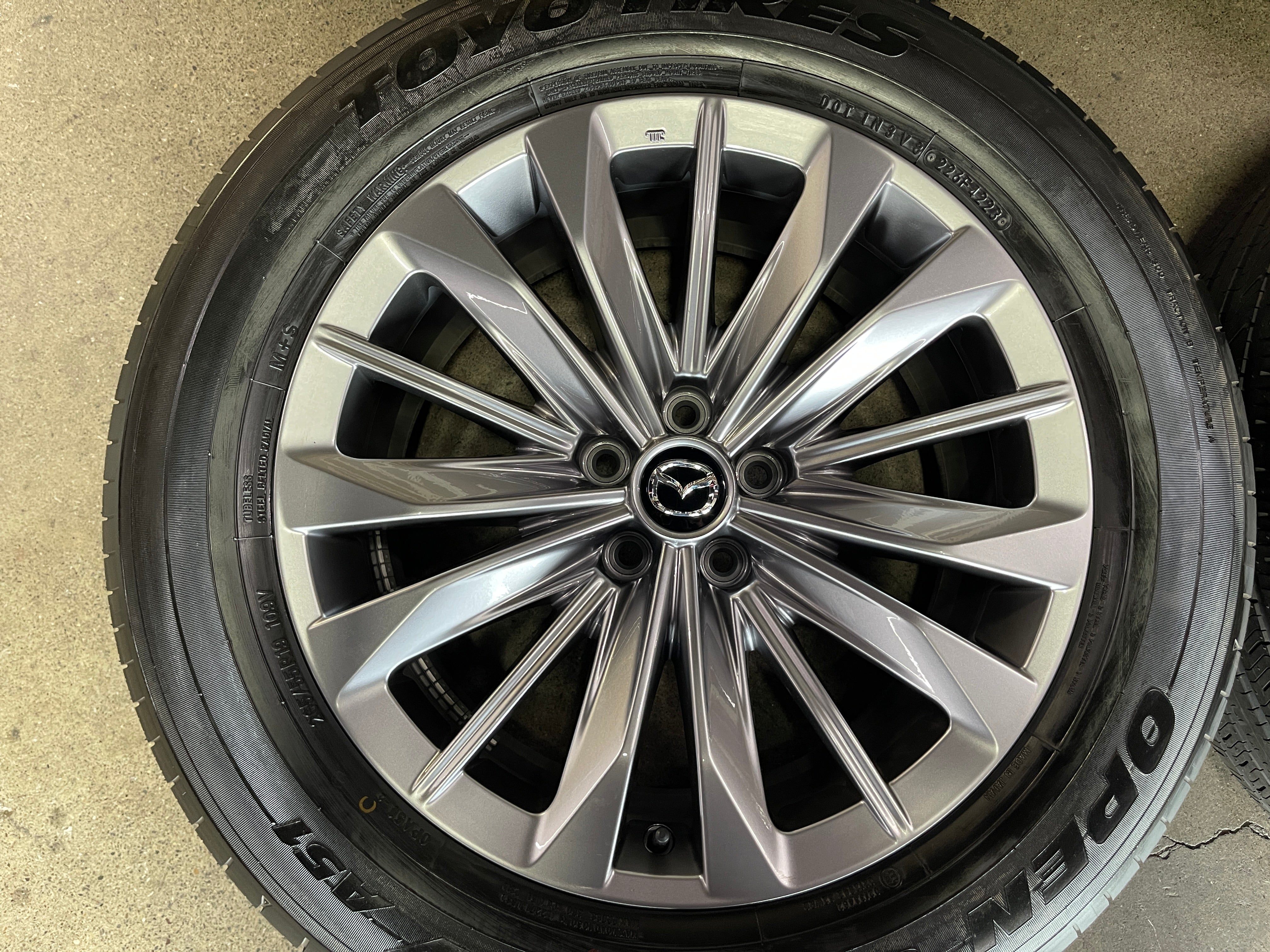 2025 Mazda CX90 CX-90 OEM Wheel & Tire 19x8.5 +45 Hyper Silver