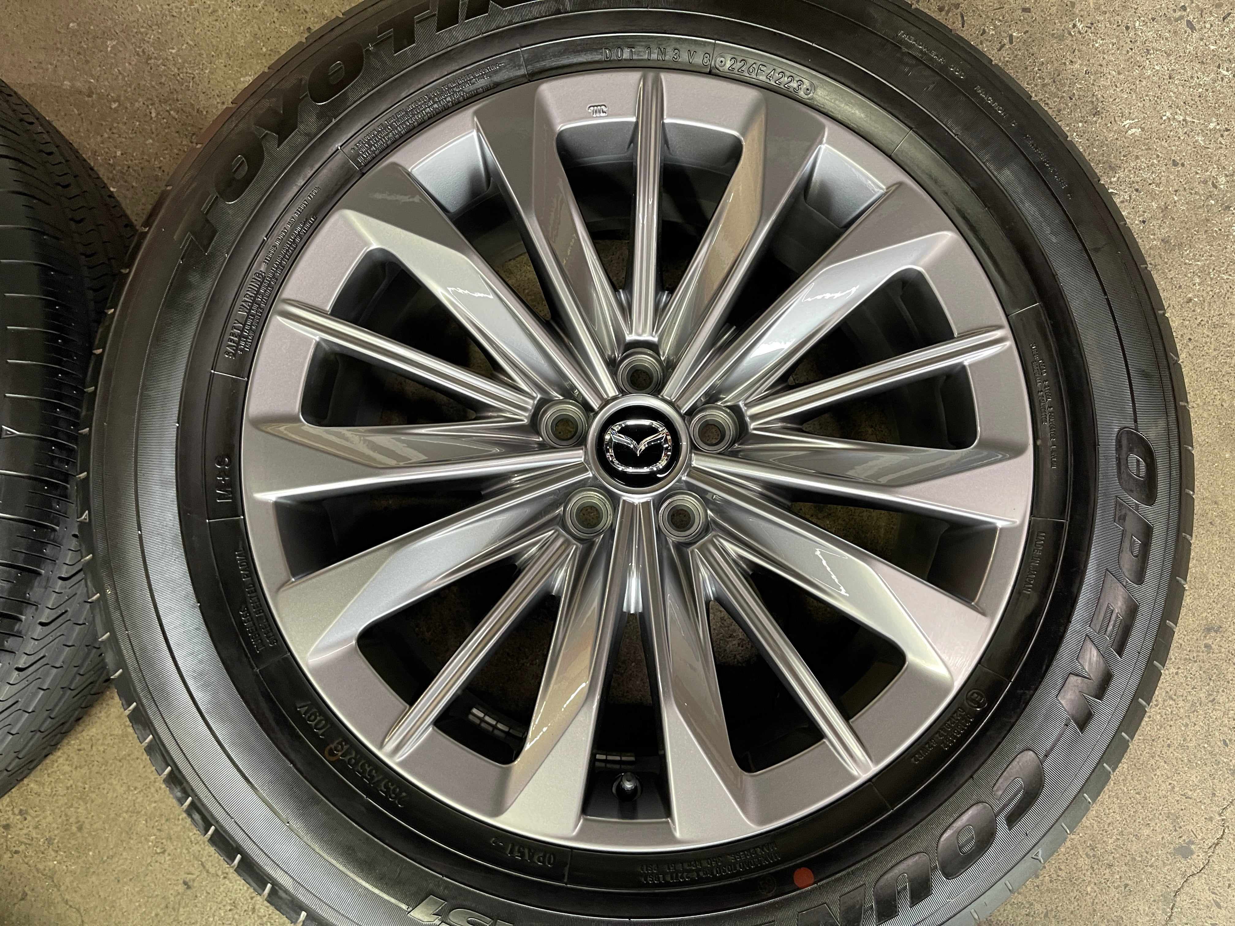 2025 Mazda CX90 CX-90 OEM Wheel & Tire 19x8.5 +45 Hyper Silver
