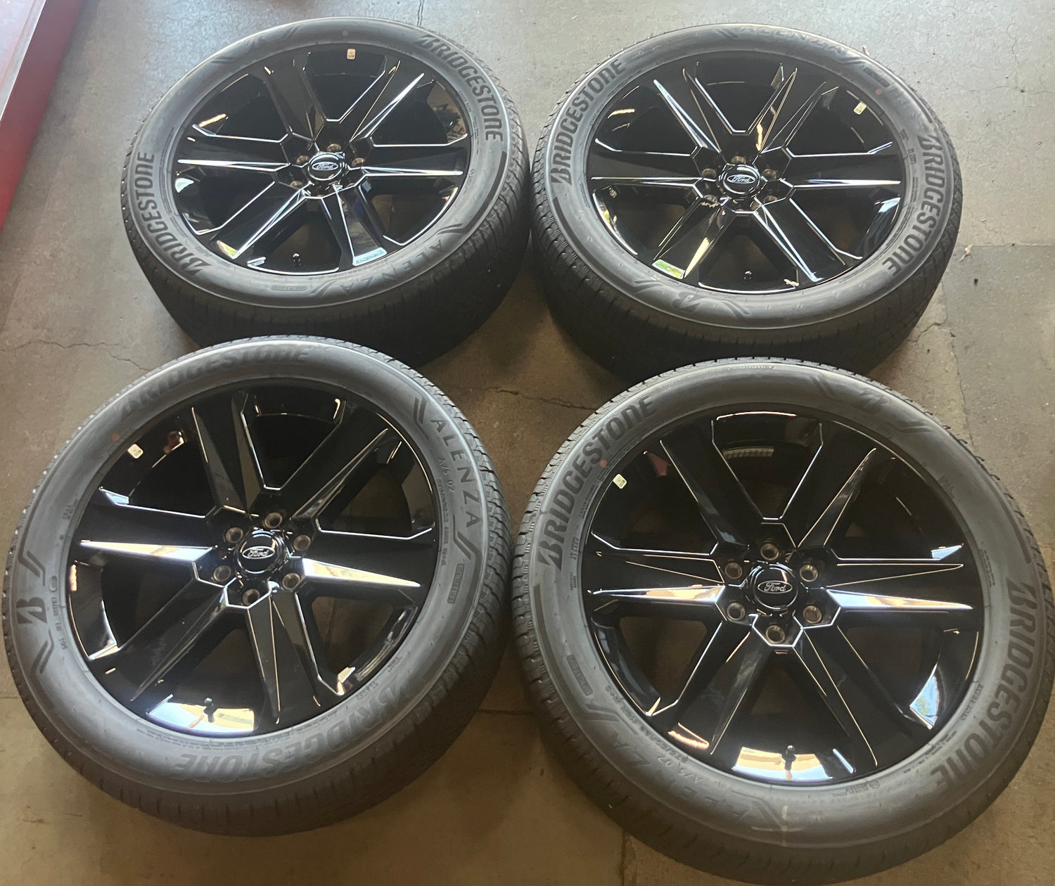 2026 Ford F150 LOBO OEM 22" Gloss Black Wheel/Rim Tire Set of 4 | TL3J-1007-AB | Bridgestone 275/50R22
