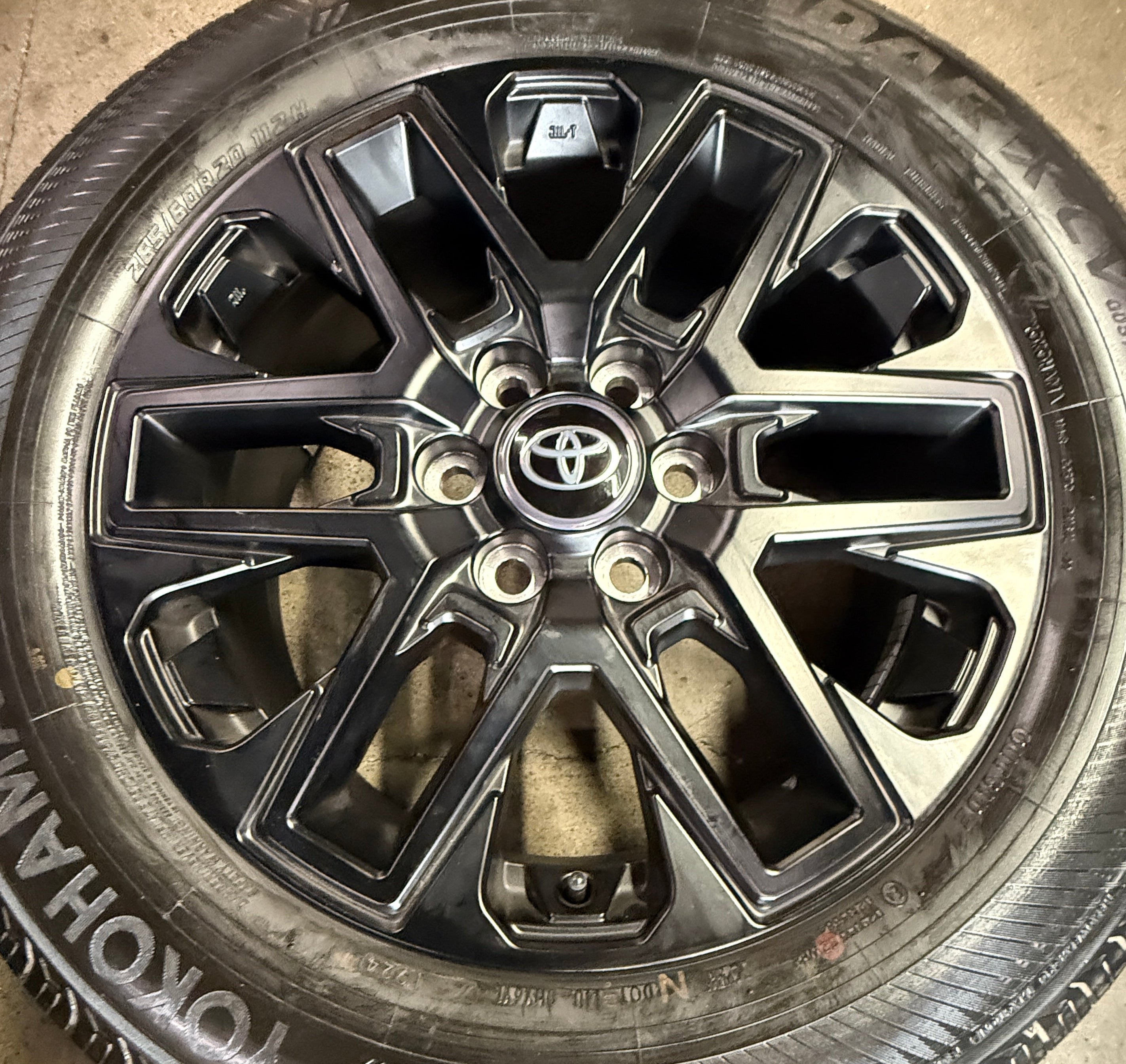 2026 Toyota Tundra OEM Wheel & Tire 20x8 6x5.5 Gloss Black – Socal