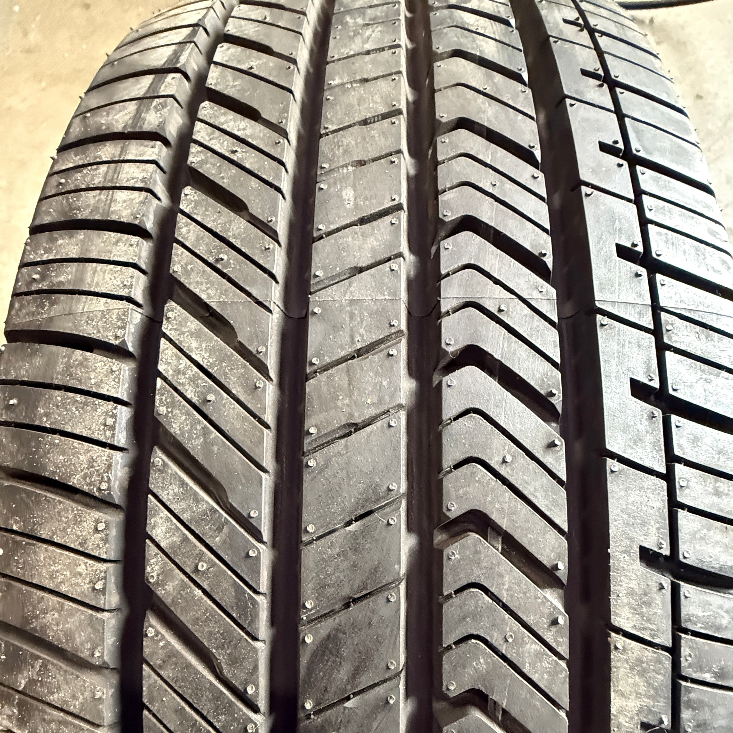 2026 Toyota Tundra OEM Wheel & Tire 20x8 6x5.5 Gloss Black – Socal