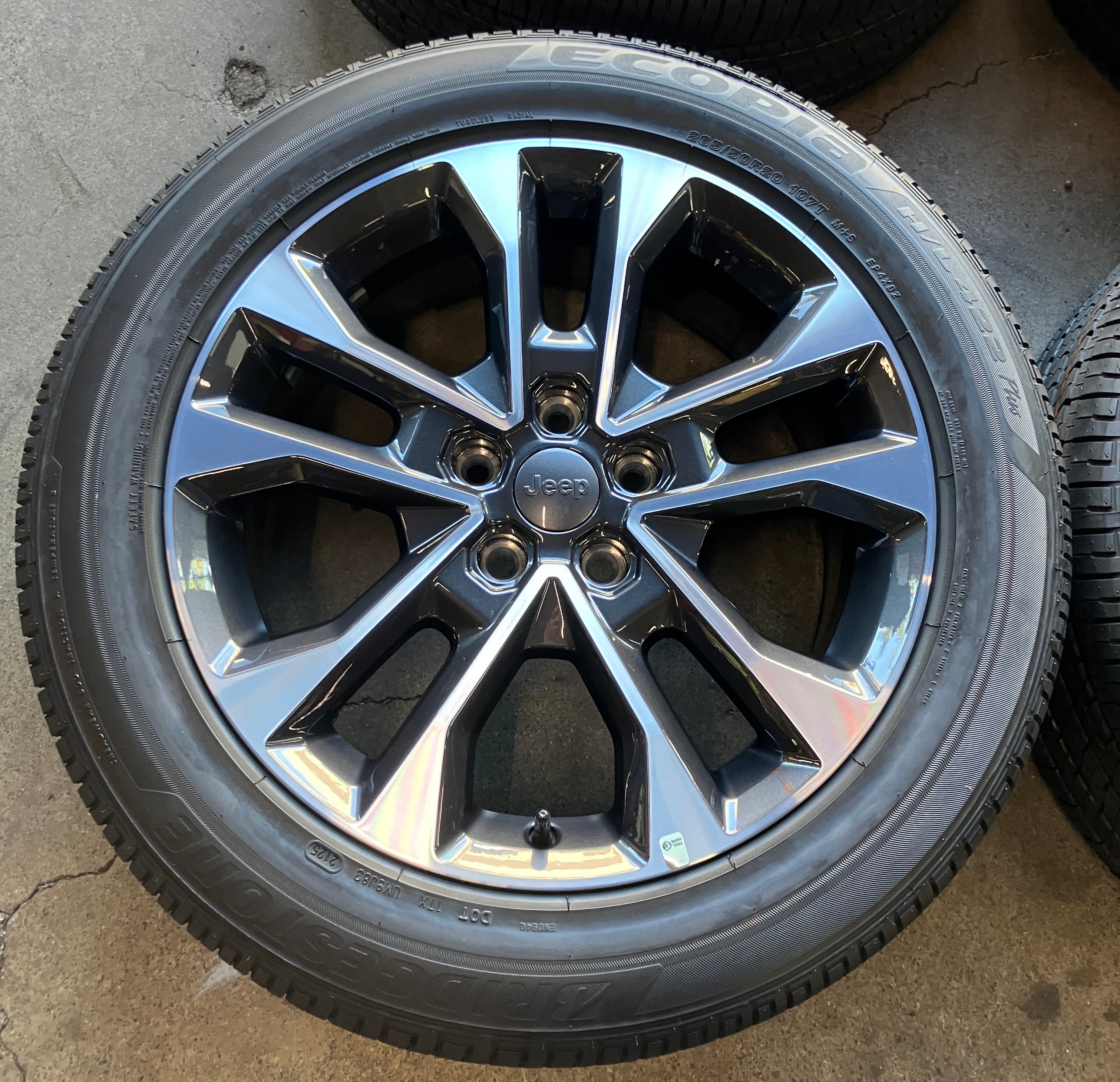 2025 Jeep Grand Cherokee L Factory 20 Wheels Tires Rims OEM 9289