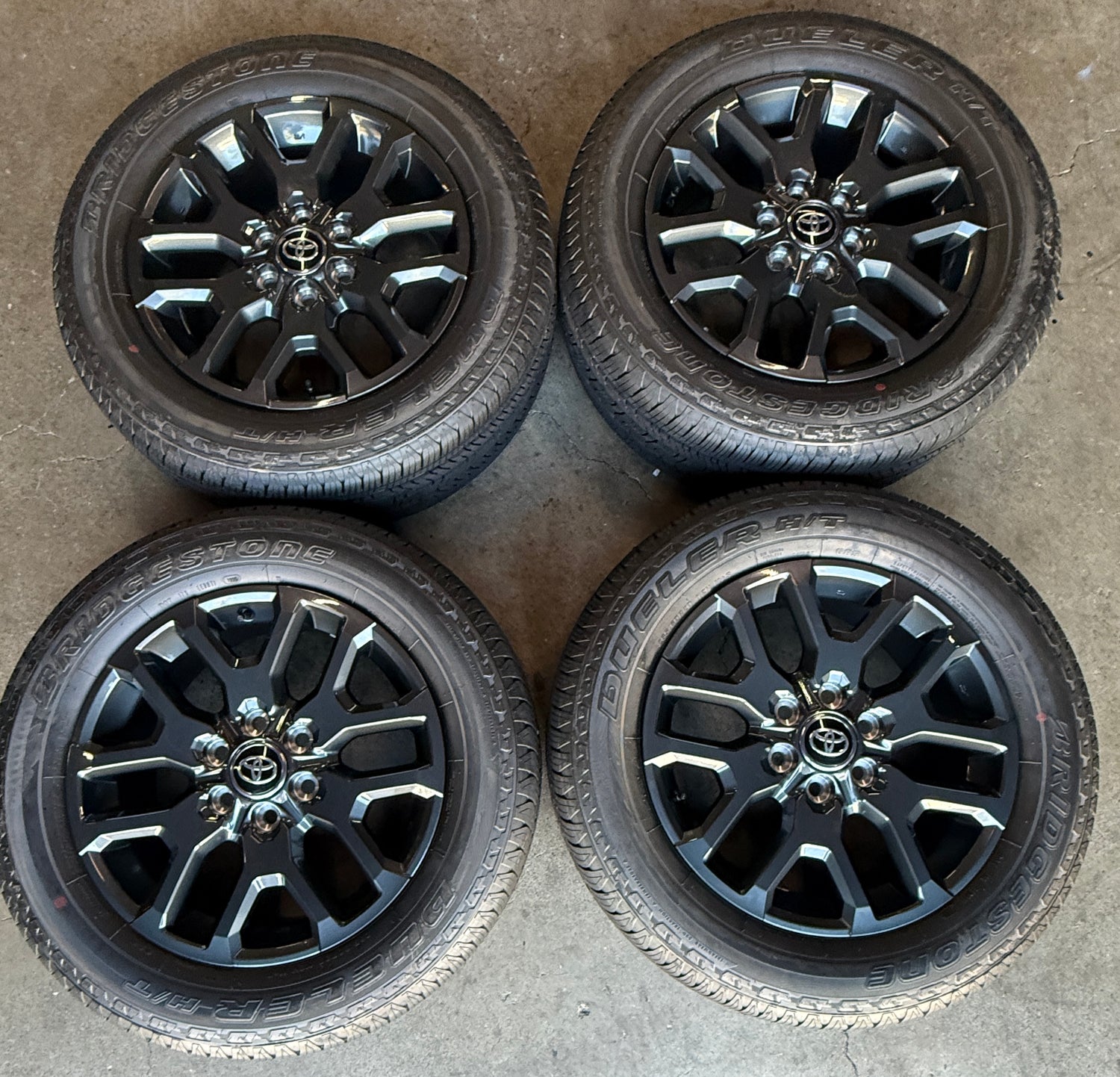 2024-2025 Toyota Tundra Platinum OEM 20" Dark Gray Wheel Rim & Bridgestone Dueler H/T 685 265/60R20 Tire Set of 4 | 426110C310
