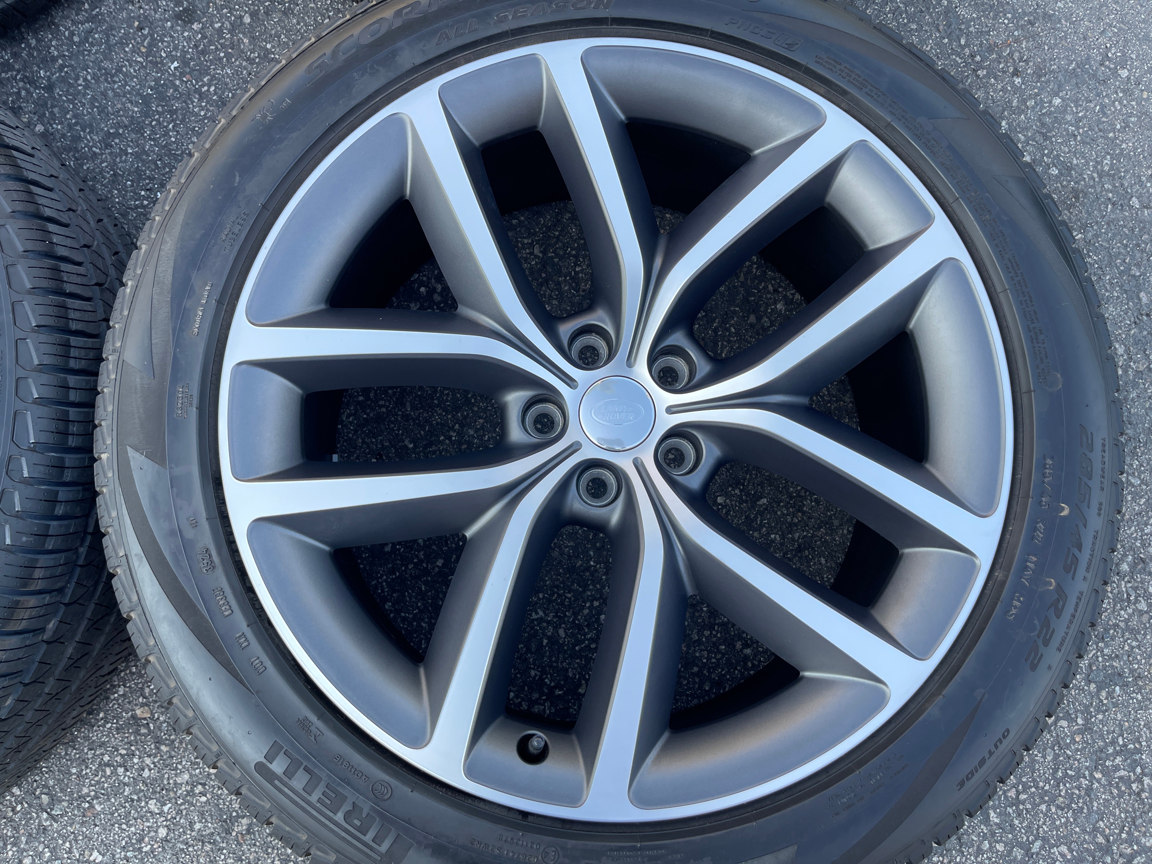 2025 Land Rover Sport OEM Wheel & Tire 22x9.5 +42.5 Machined Face 2025 Land Rover Sport OEM Wheel & Tire 22x9.5 +42.5 Machined Face