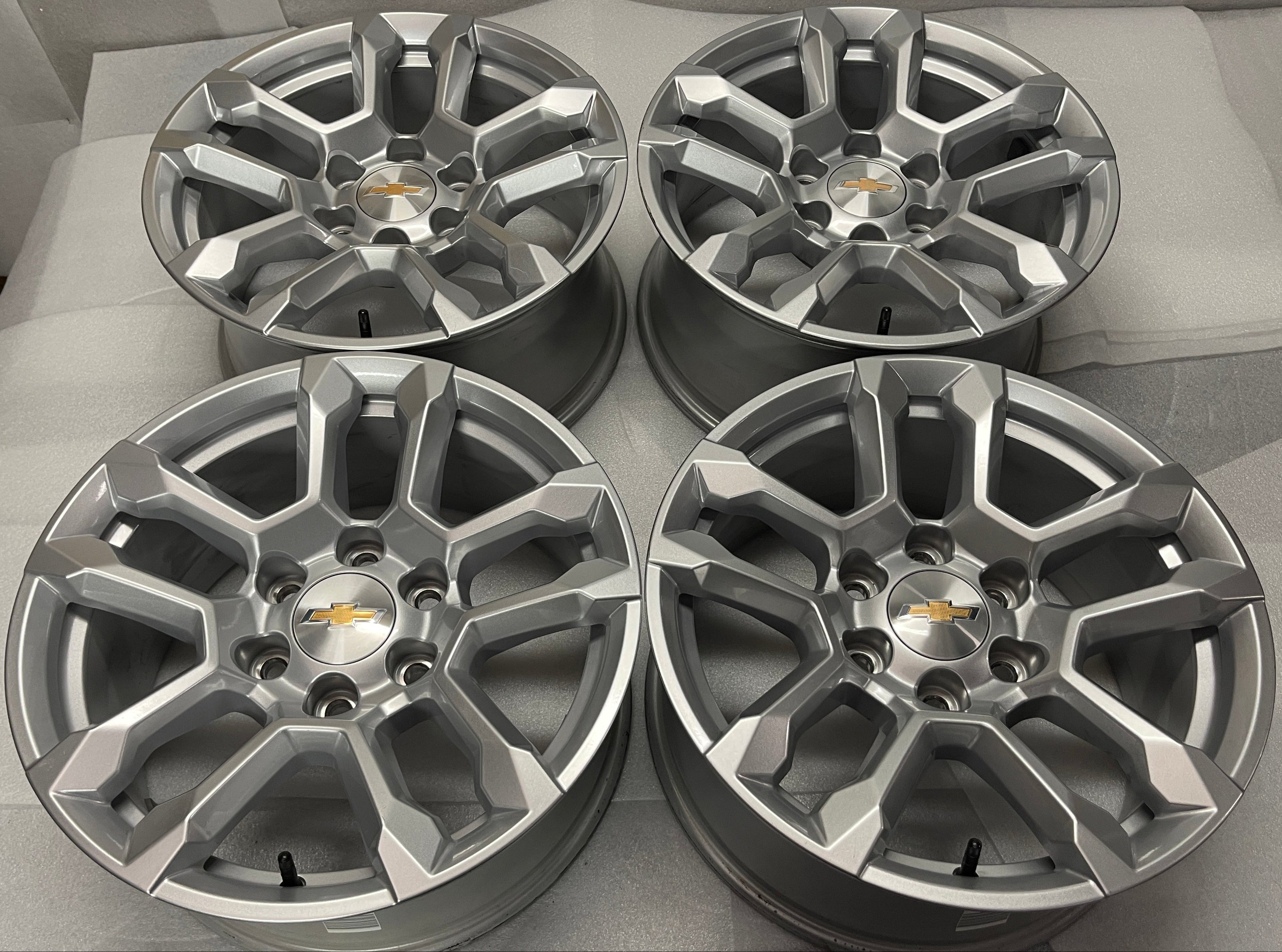Four 2025 Chevy Silverado Tahoe Factory 18 Wheels Rims OEM 14091 Subur ...