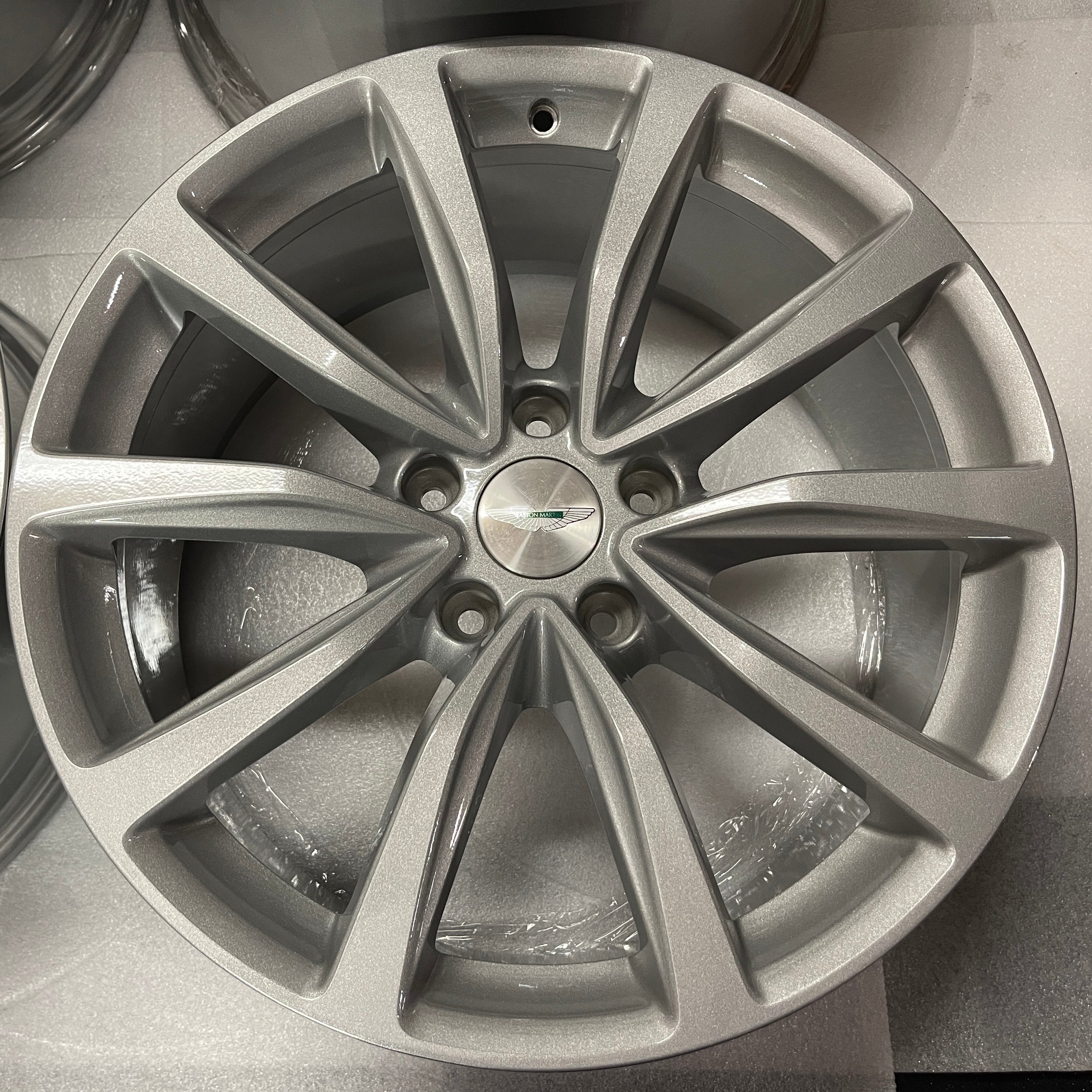 2018 Aston Martin DB11 OEM 20