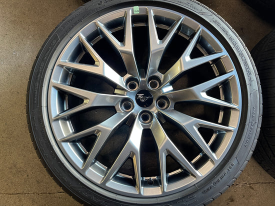 2025 Factory Ford Mustang 20 Wheels Tires OEM 10609 Rims 265/35R20 GDY PR3C1007GA