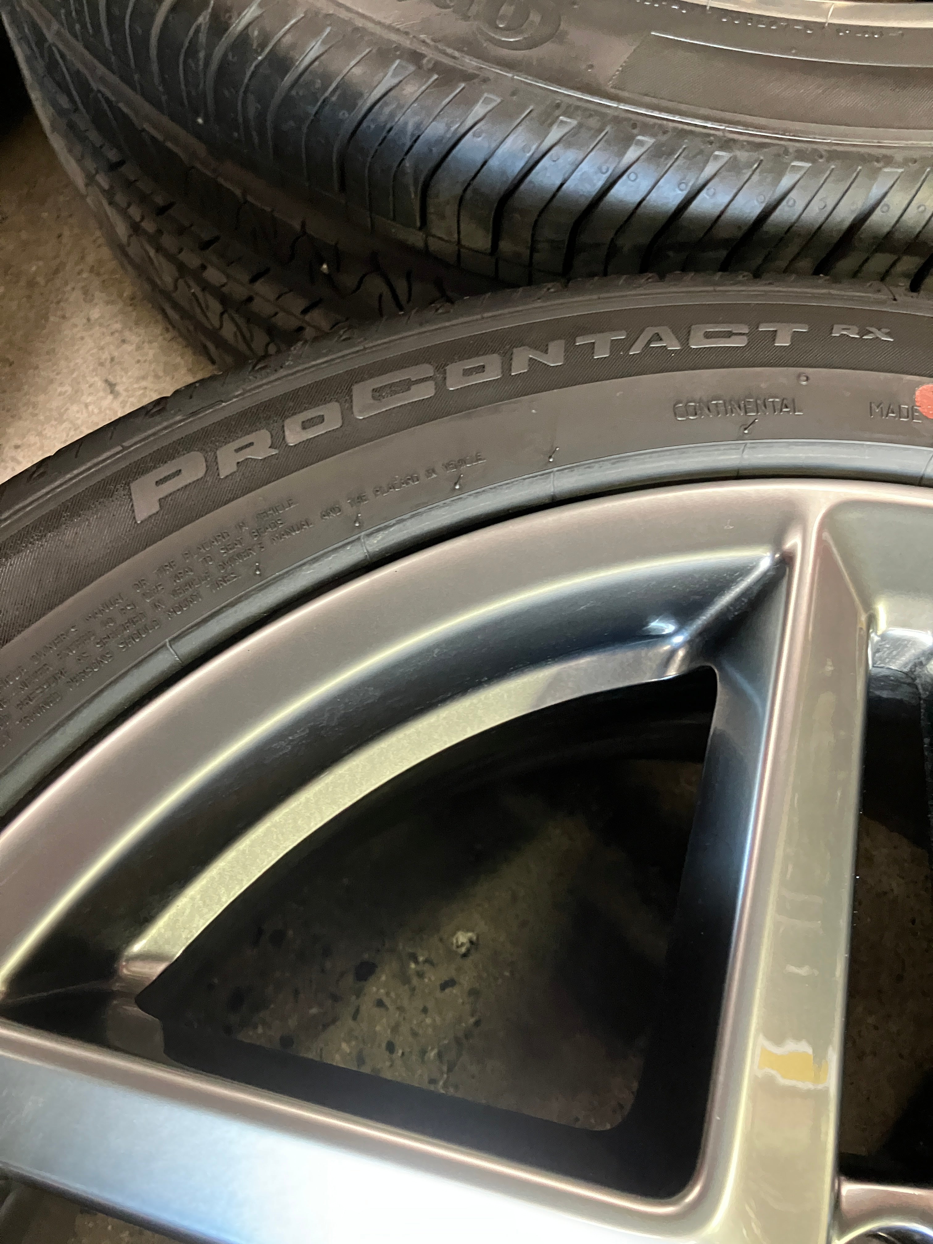 2025 Ford Mustang GT OEM Wheel & Tire 19x8.5 +42.5 Hyper Silver