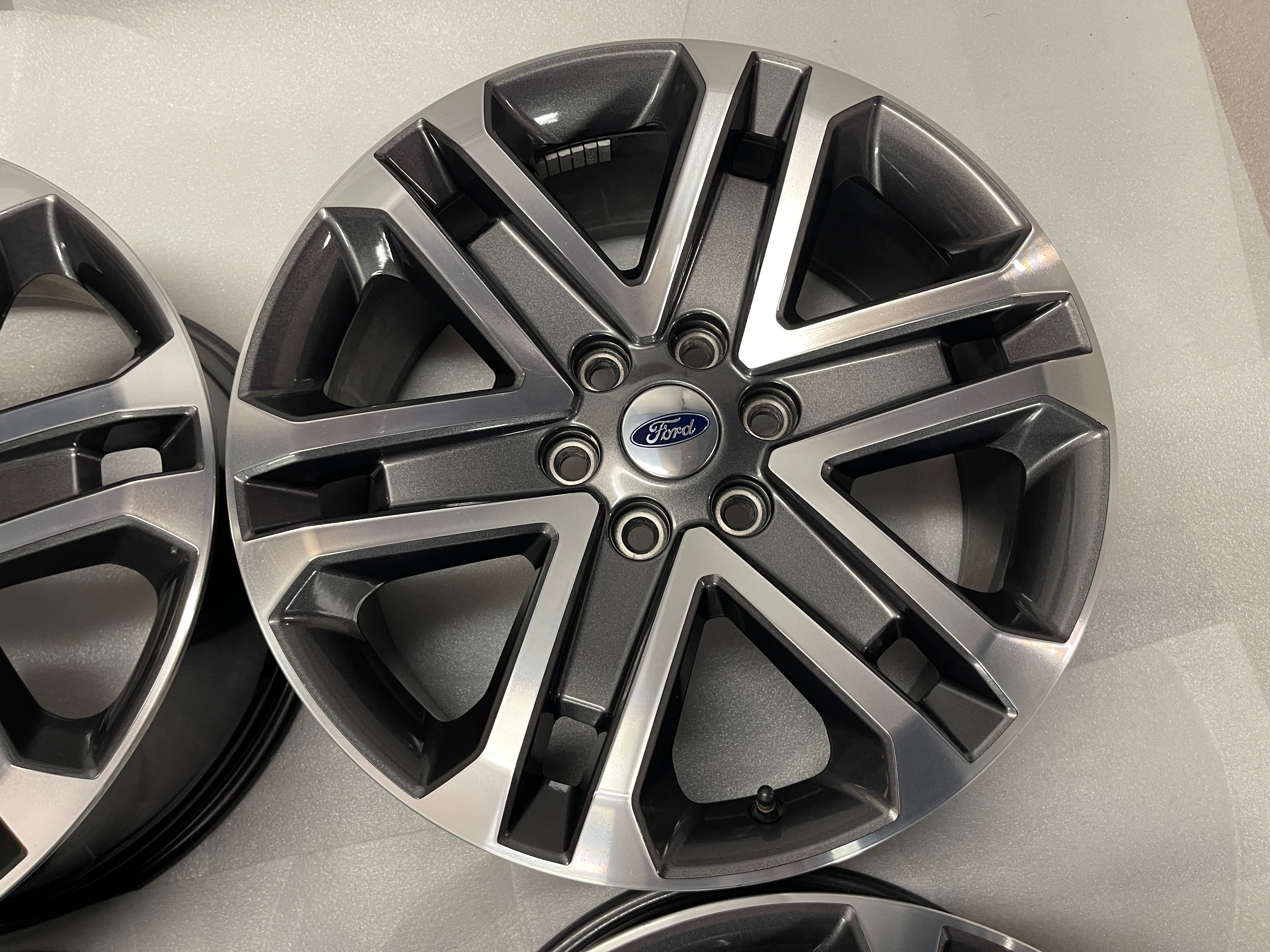 2026 Ford F150 OEM Wheels Rims 20x8.5 6x135 +44 Machined Face